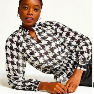 NWT ANN TAYLOR Houndstooth Smocked Waist Top M